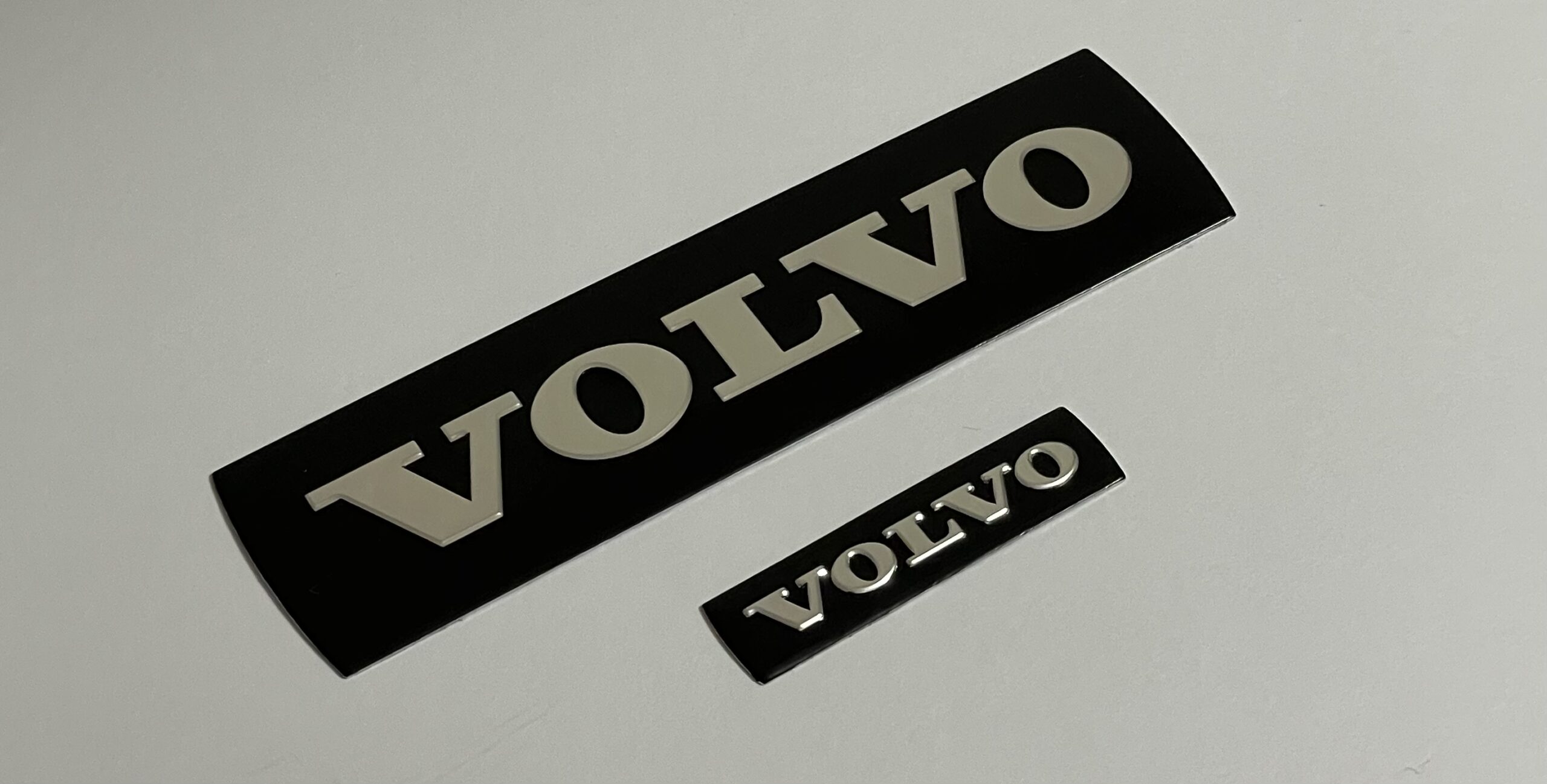 Svarta Volvo emblem till grill & ratt