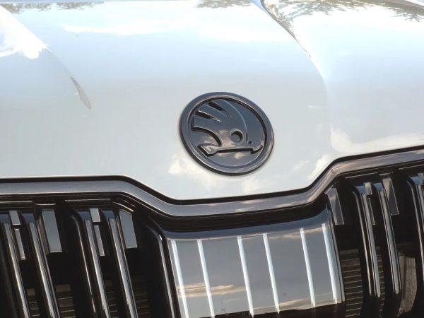 Svarta Skoda emblem 80mm/90mm till motorhuv & baklucka - Flera modeller - Bild 9