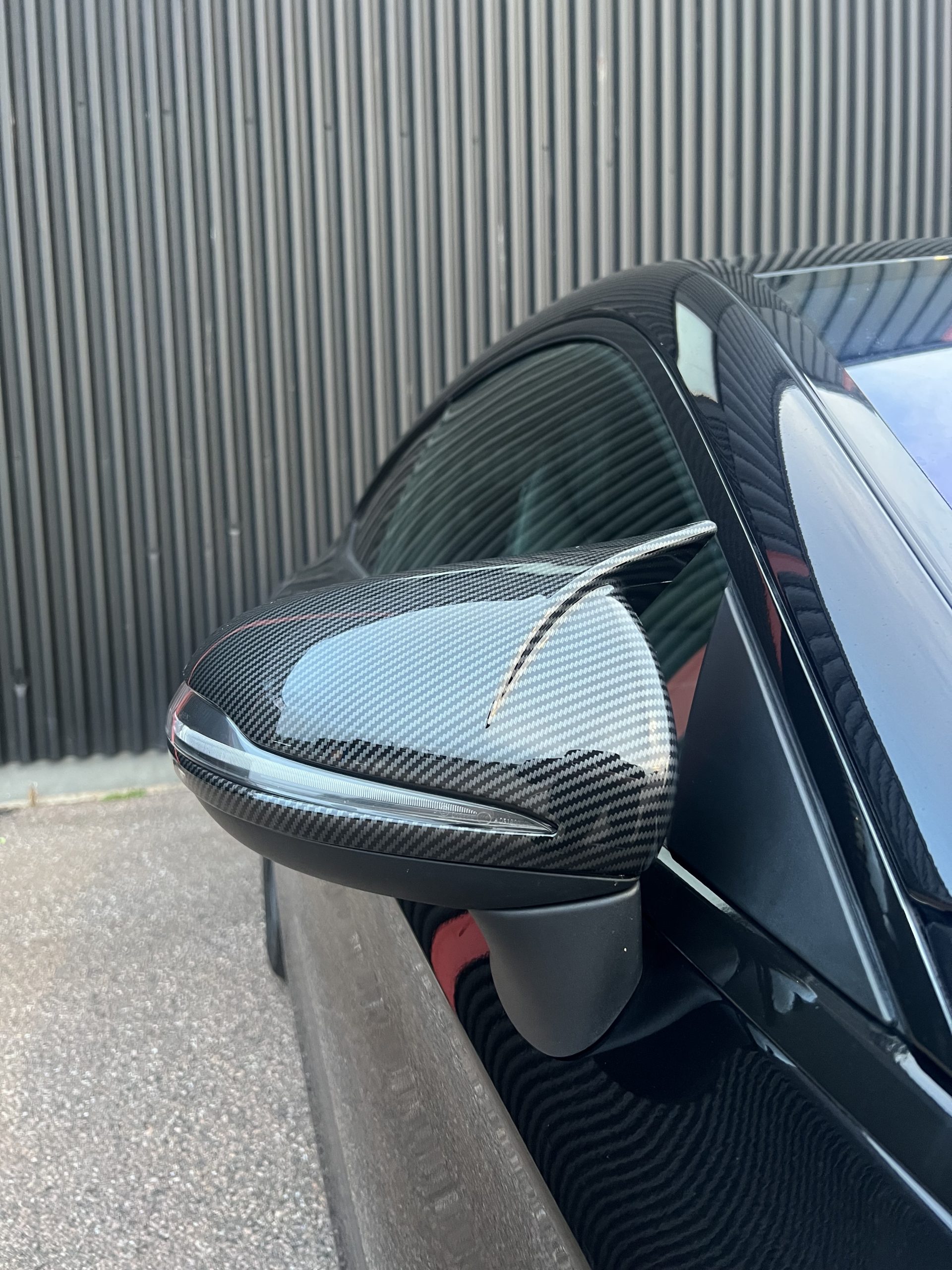 Mercedes Batman spegelkåpor i blanksvart/"kolfiber" - Passar flera modeller 4 Mercedes Batman spegelkåpor i blanksvart/"kolfiber" - Passar flera modeller - Bild 4