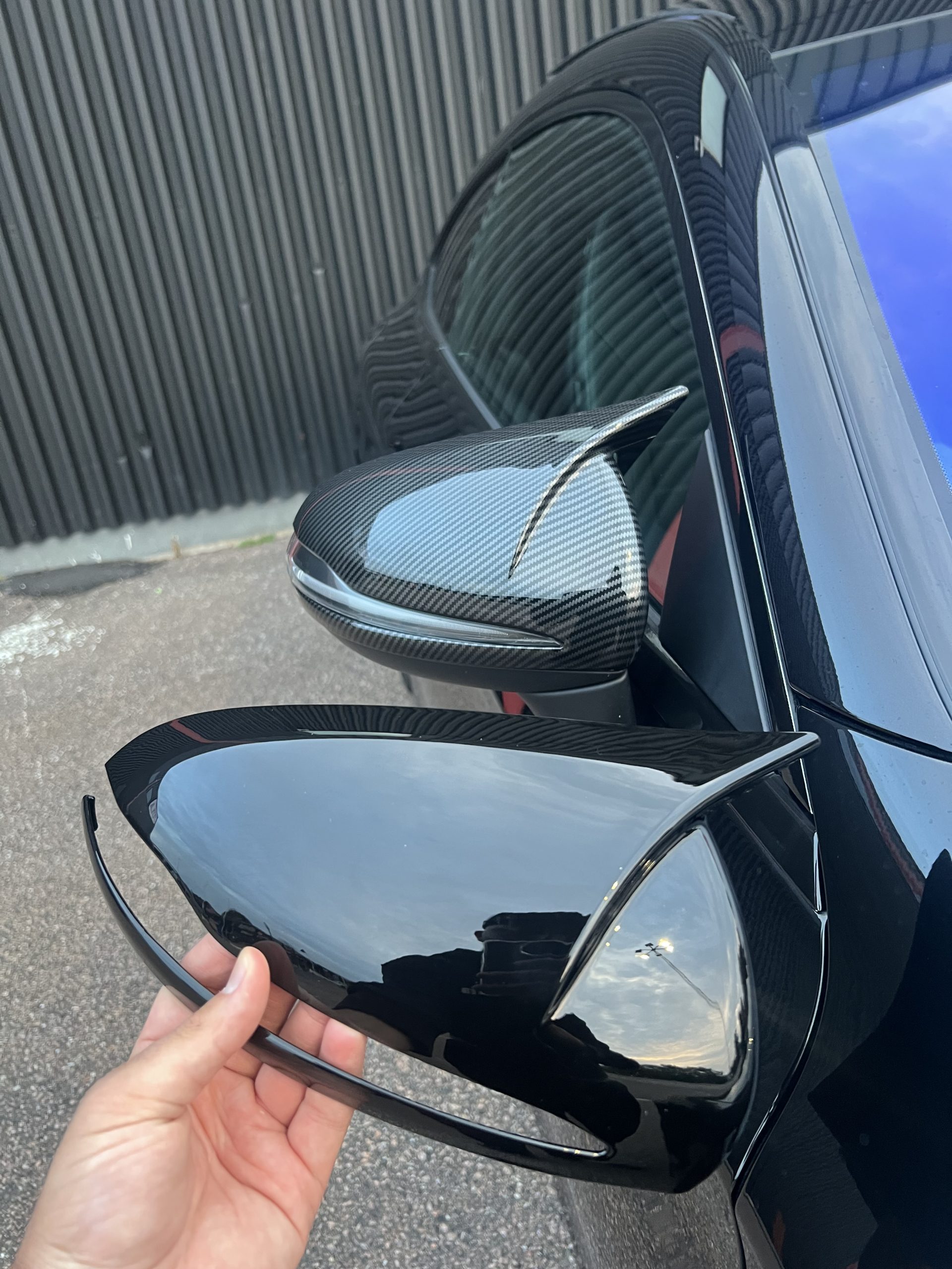 Mercedes Batman spegelkåpor i blanksvart/"kolfiber" - Passar flera modeller 3 Mercedes Batman spegelkåpor i blanksvart/"kolfiber" - Passar flera modeller - Bild 3