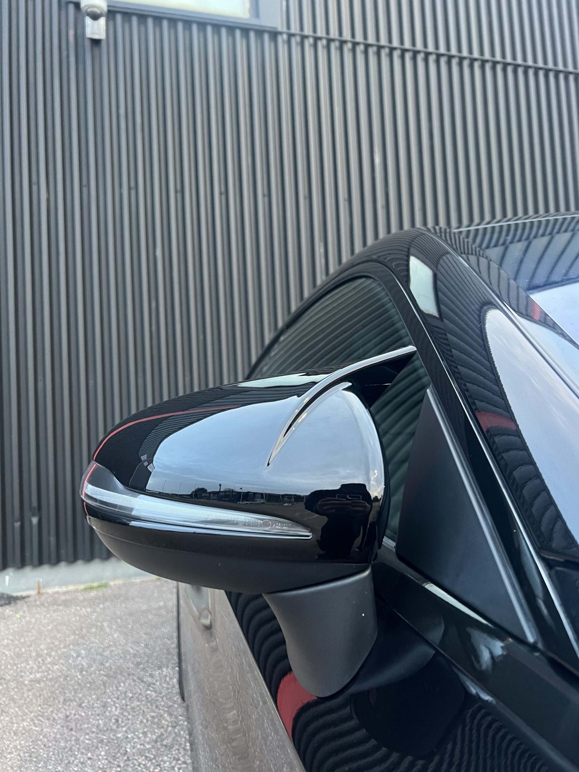 Mercedes Batman spegelkåpor i blanksvart/"kolfiber" - Passar flera modeller 2 Mercedes Batman spegelkåpor i blanksvart/"kolfiber" - Passar flera modeller - Bild 2