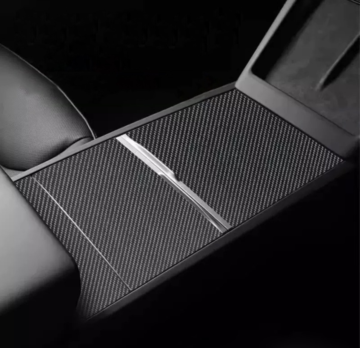 Färdigskuren vinyl passande Tesla model 3/Y – Mittkonsol skydd i "Alcantara" & "Kolfiber" 6 Färdigskuren vinyl passande Tesla model 3/Y – Mittkonsol skydd i "Alcantara" & "Kolfiber" - Bild 6