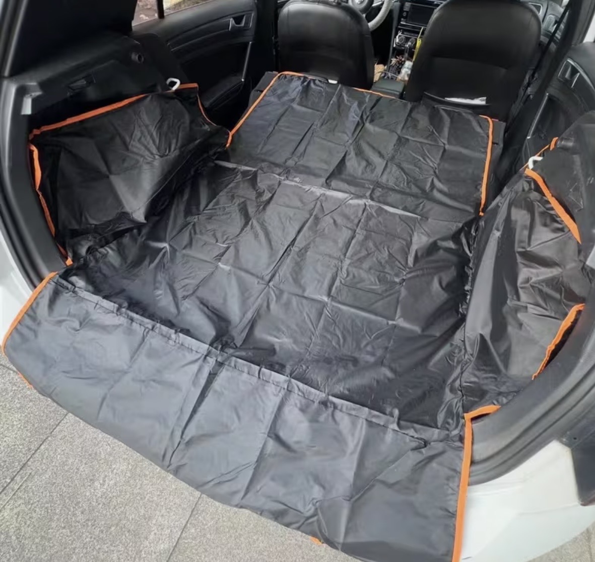 Bagageskydd till bil – Vattentätt lastskydd med full täckning | Skydda bagageutrymmet enkelt 1 Bagageskydd till bil – Vattentätt lastskydd med full täckning | Skydda bagageutrymmet enkelt