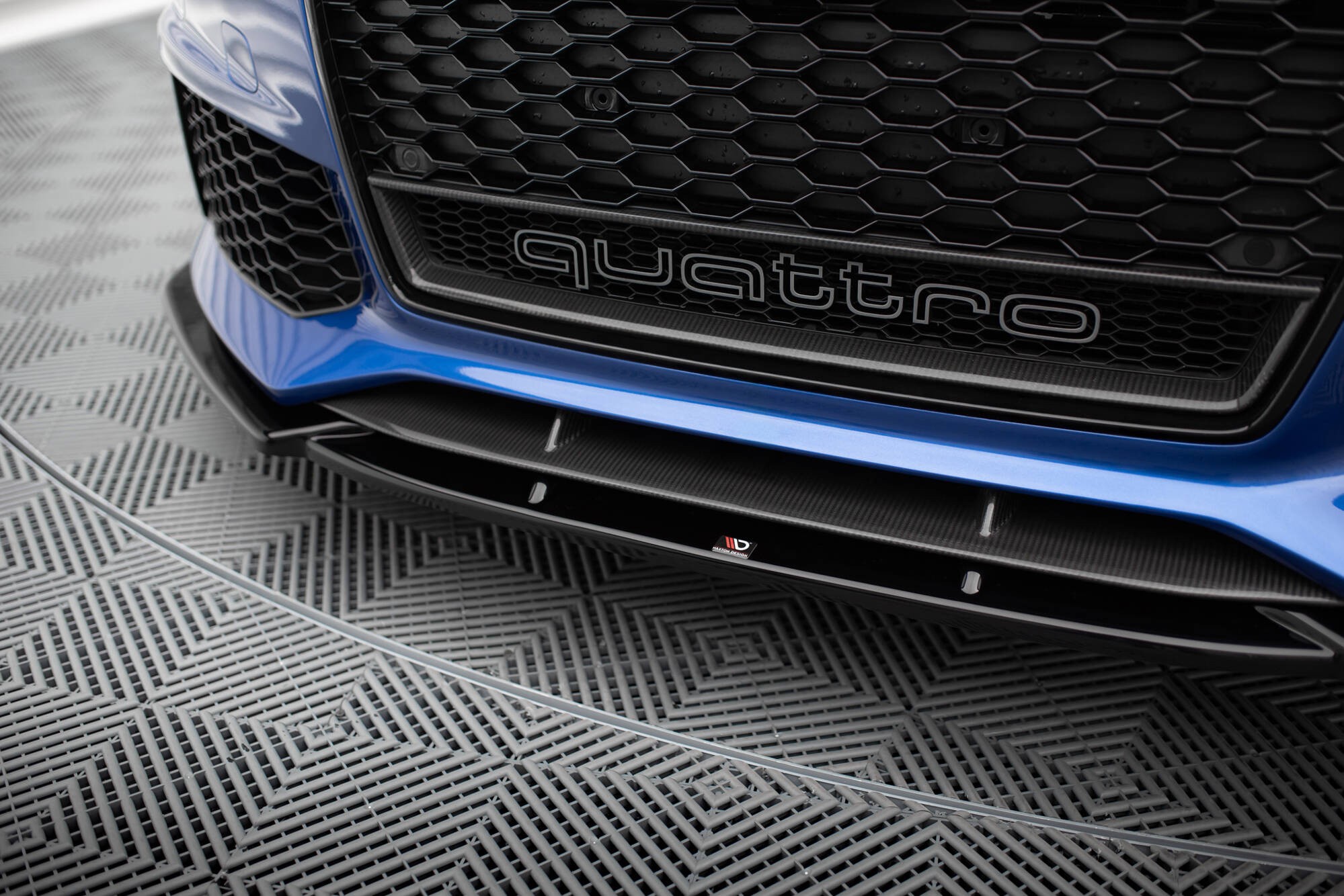 Maxton Design: så väljer du frontläpp, splitter och diffuser till din bil 4 Närbild på Maxton-frontsplittern under stötfångaren på en Audi RS6 (foto: Maxton Design)